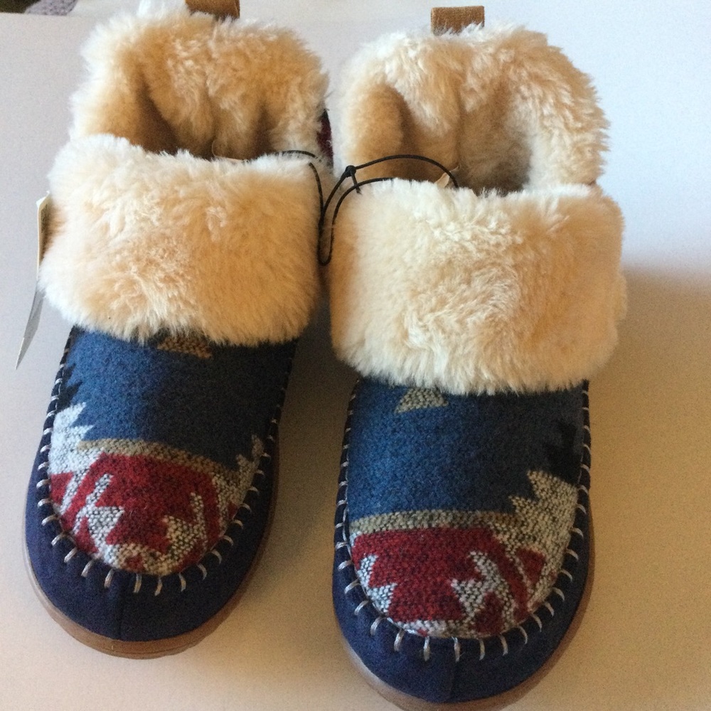 DEARFOAMS ALPINE MORITZ INDOOR OUTDOOR BOOTIES SLIPPERS NAVY MULTI SIZE 8 NWT